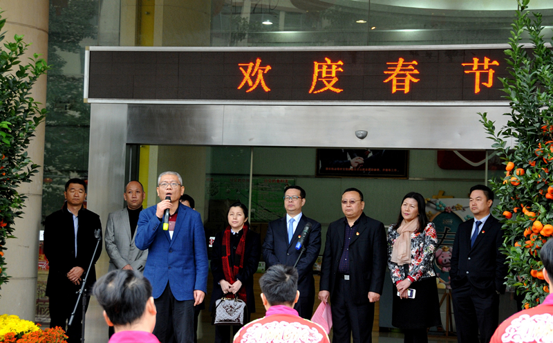 3.潘高壽董事長、總經(jīng)理?xiàng)顤|升致新春賀詞.jpg