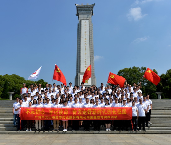 黃麻起義和鄂豫皖蘇區(qū)紀念園合影.jpg 黃麻起義和鄂豫皖蘇區(qū)紀念園合影.jpg