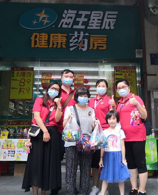 與街坊合影1.jpg